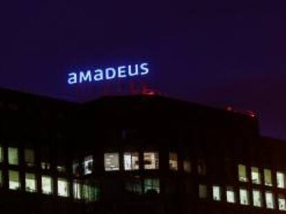 Logo de Amadeus en sus oficinas de Madrid.