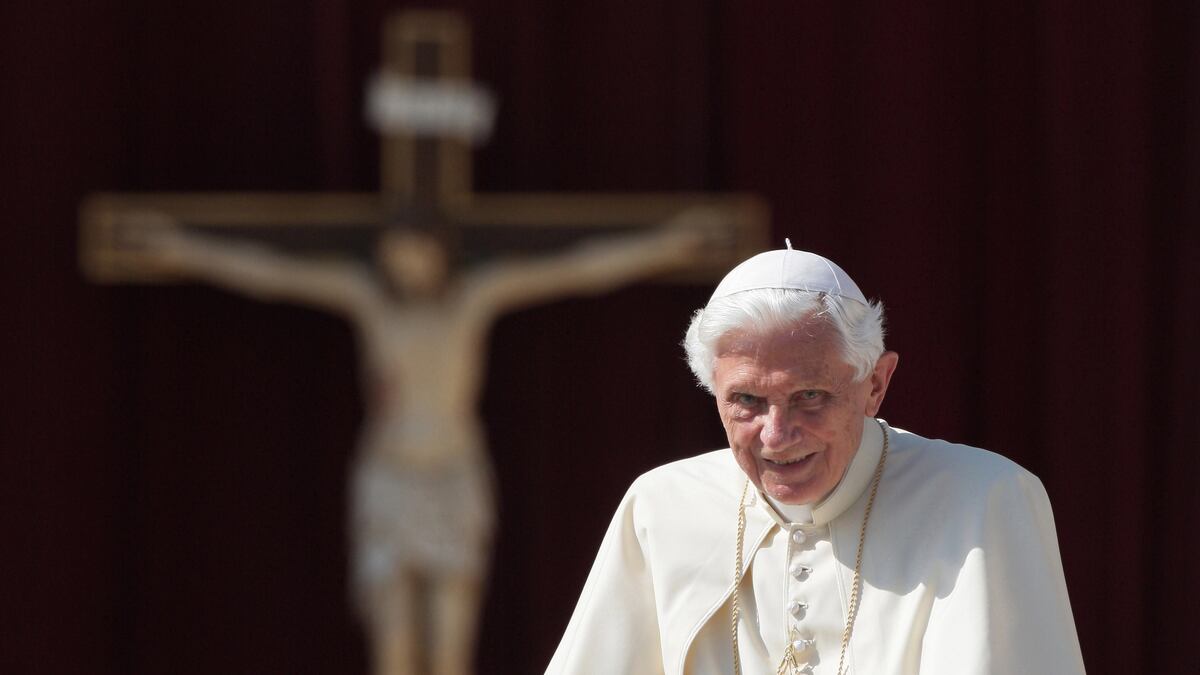 El Papa pide «una oración especial» por Benedicto XVI que está «muy enfermo» |  Internacional