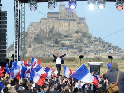 El candidato ultraderechista a la presidencia francesa Éric Zemmour en un mitin cerca del monte Saint-Michel (Francia), este sábado.