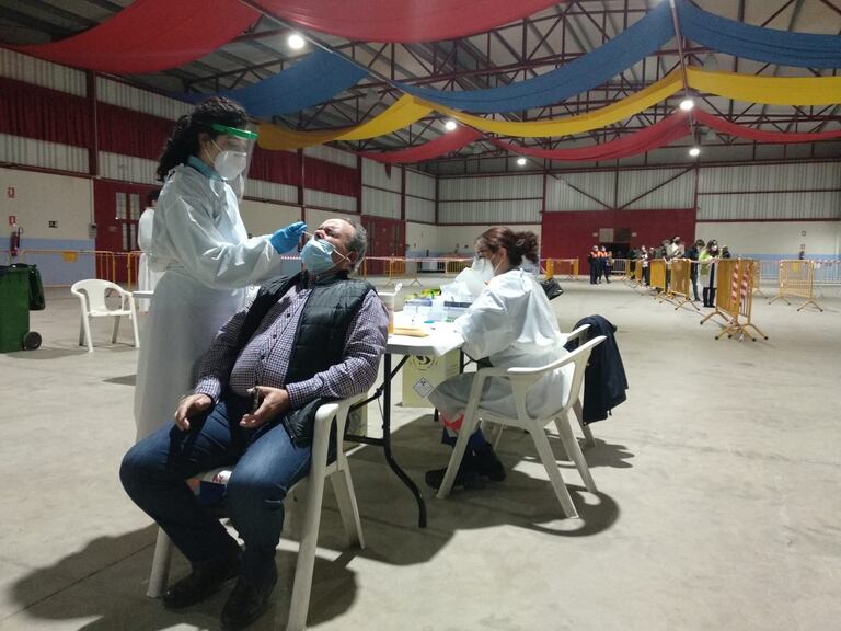 Imagen de un cribado masivo en Huétor Tájar (Granada), esta semana.