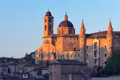 El escritor renacentista Baltasar Castiglione consideraba el palacio ducal de Urbino, del siglo XV, como el más hermoso de Italia.