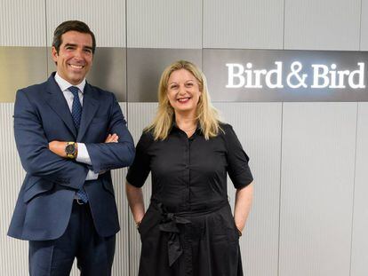José de Santiago y Coral Yañez, nuevo socio de corporate y M&A y socia directora de Bird & Bird 