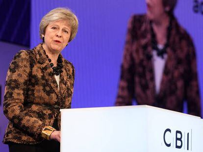 Theresa May interviene durante el congreso anual de la de Confederación de Industria Británica (CBI), la patronal de empresarios de Reino Unido. 