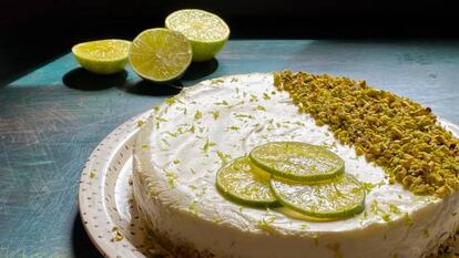 Tarta de lima y pistacho: una receta sin horno