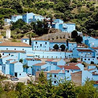 Vista de la localidad malagueña de Júzcar, declarada el 17 de junio de 2011 primer 'Pueblo Pitufo'