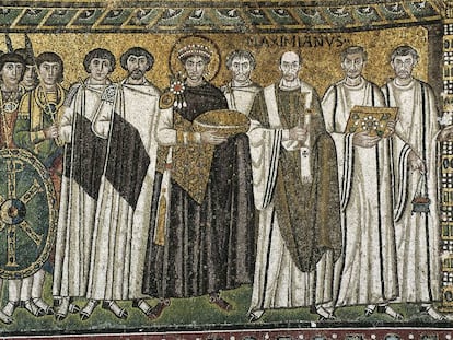 Mosaico del siglo VI del emperador Justiniano y su corte, en la Basílica de San Vital en Rávena.