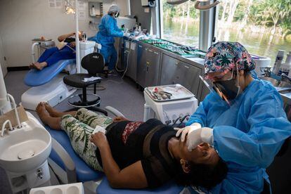 Servicios odontológicos en el Forth Hope. Es de los más concurridos porque, en las comunidades amazónicas, solo algunas postas médicas del Estado presta esta atención.