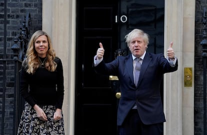 Boris Johnson y Carrie Symonds, el pasado mayo. 