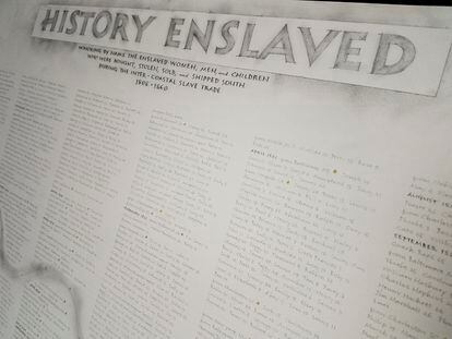 Lámina del proyecto de Phyllis Goodnow basado en los documentos `Manifiestos de esclavos de buques costeros archivados en Nueva Orleans, Luisiana, 1807-1860´, en el museo de la Fundación Katrina National Memorial, en Nueva Orleans.