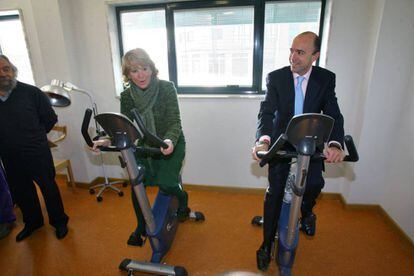 Esperanza Aguirre y Manuel Lamela, en la inauguración de un centro de salud en Vallecas en 2007.