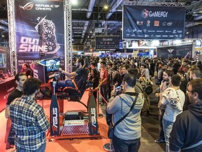 Centenares de asistentes en la última edición de la feria Gamergy, en Madrid.