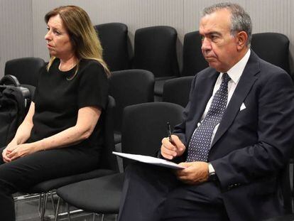 Roberto López Abad y María Dolores Amorós, ex directores generales de la Caja de Ahorros del Mediterráneo (CAM), este miércoles.