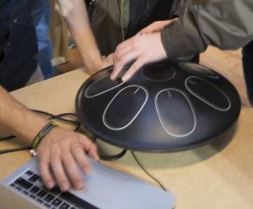 Oval es la versión digital de un handpan tradicional.