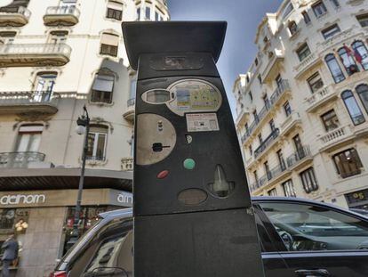 Un parquímetro del servicio de estacionamiento de la ORA de Valencia.