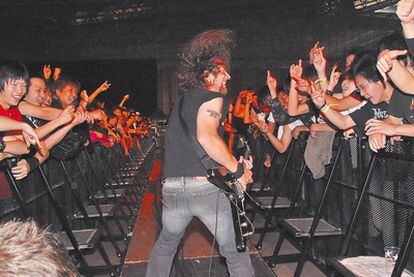 Lips, guitarrista de Anvil, recuperando la gloria perdida ante sus fans japoneses.