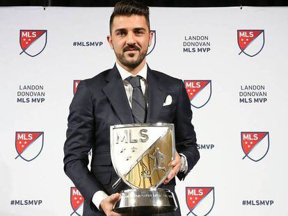 David Villa recoge el premio de mejor jugador de la MLS.