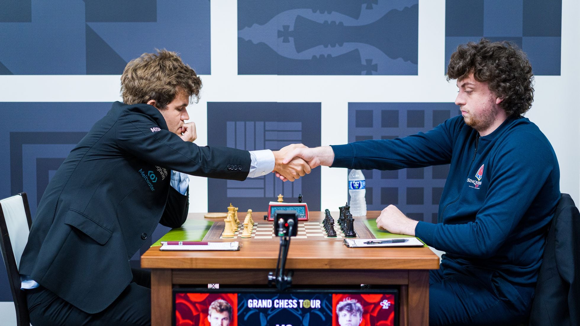 Ajedrez Goya - La rivalidad entre Magnus Carlsen y Anish Giri manifiesta en  Twitter. Anish: Los dos jugadores del top últimamente me dejan sin récords  (por la reciente racha sin ganar de