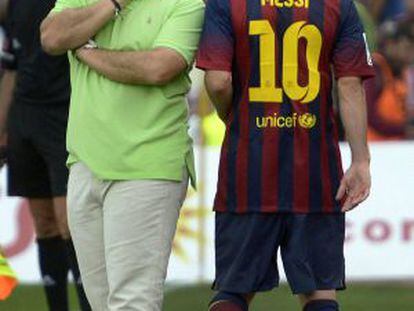Martino y Messi, tras ser sustituido el argentino