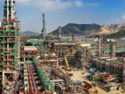 Refiner&iacute;a de Repsol en Cartagena, donde la petrolera ha invertido 3.000 millones de euros.