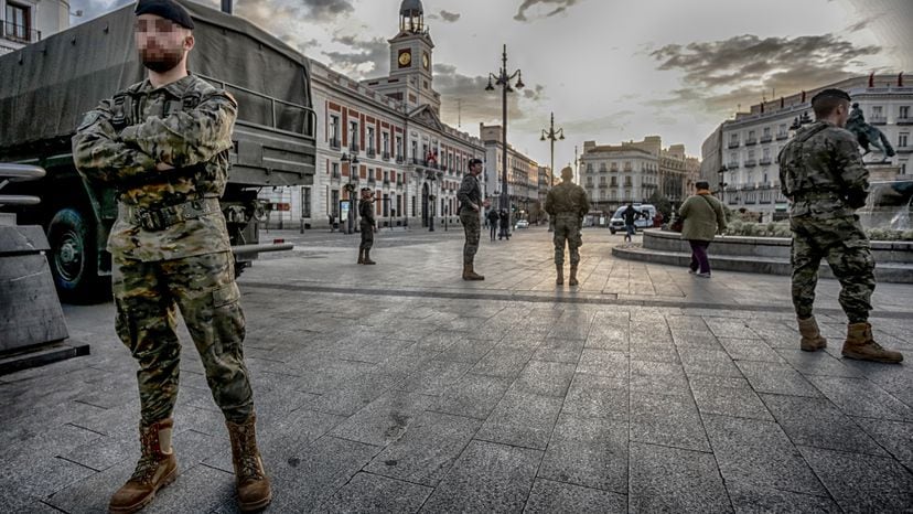 El Ejército realiza en 20 días más de 7.000 actuaciones en un millar de  poblaciones | España | EL PAÍS