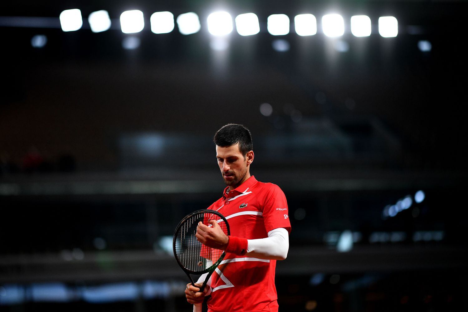 Djokovic, durante el partido de octavos en la Chatrier.