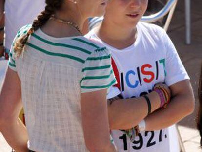 La infanta Elena y su hijo Felipe Froil&aacute;n, el pasado 29 de julio en Mallorca.