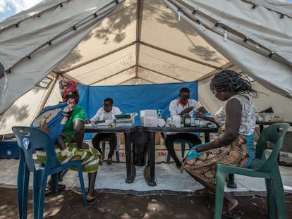 Atención sanitaria en el campo de personas refugiadas de Jhon Segredo, Mozambique, tras el ciclón Idai.