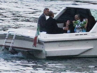 Barack Obama, con George Clooney, en el lago Como (Italia).