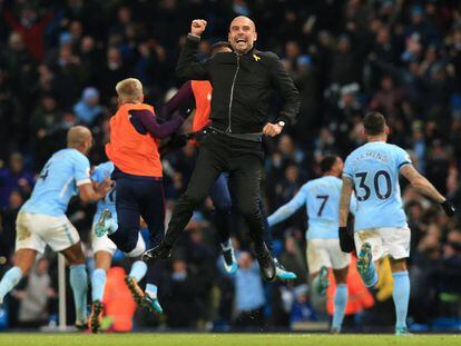 Guardiola celebra el triunfo del City contra el Tottenham en Londres.