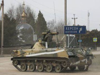 Tanque en las calles de Armyansk, Crimea (Ucrania).