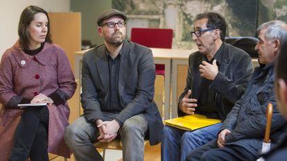 El cabeza de lista por Compostela Aberta, Martiño Noriega, segundo por la izquierda, en Santiago esta semana con varios colaboradores.