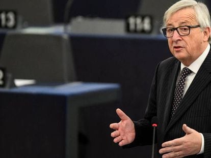 El presidente de la Comisi&oacute;n Europea, Jean-Claude Juncker, se dirige al Parlamento Europeo en Estrasburgo.