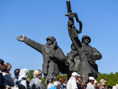 Rusoparlantes de Letonia celebran el 73º aniversario de la victoria soviética sobre los nazis en Riga el 9 de mayo de 2018.