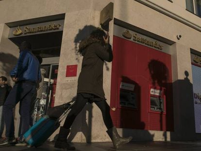 Sucursal del Banco Santander de Plaza España, en Madrid.