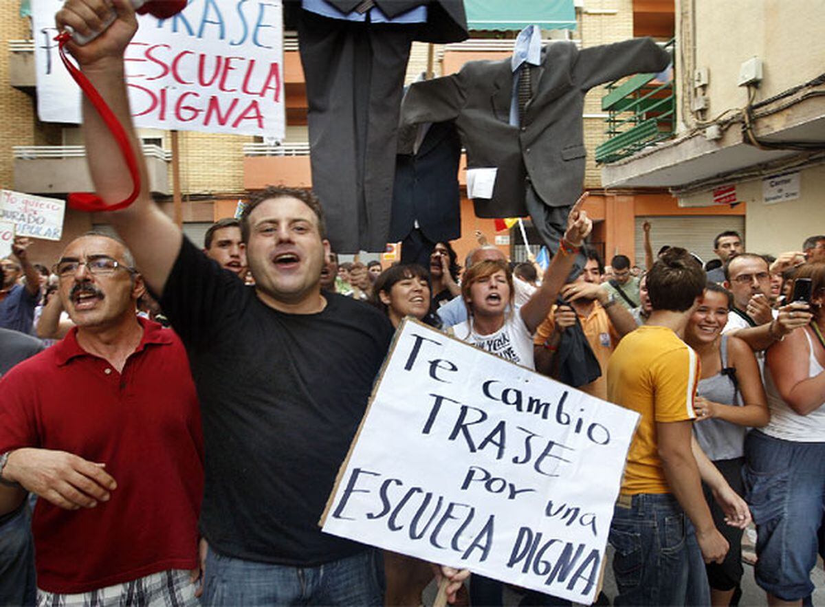 El presidente valenciano evita asistir a un acto por temor a las