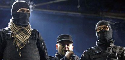 Dimitro Yarosh (c), habla durante una manifestación en Kiev el pasado mes de febrero.
