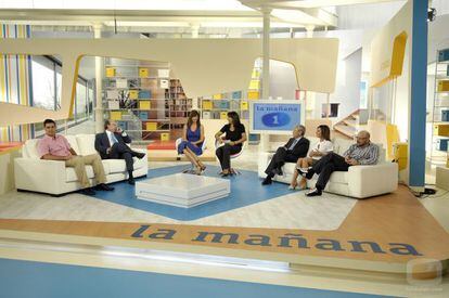 Presentadores e invitados del programa de TVE La ma&ntilde;ana de La 1.