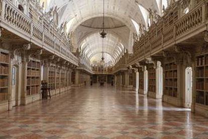 Vista de la biblioteca, autorizada por el Papa para coleccionar libros prohibidos.