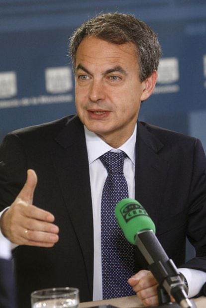 Zapatero, en un momento de la entrevista de ayer.