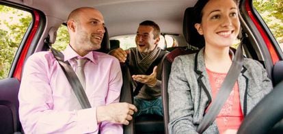 Fotograf&iacute;a facilitada por BlaBlaCar de tres pasajeros que comparten un viaje en coche.