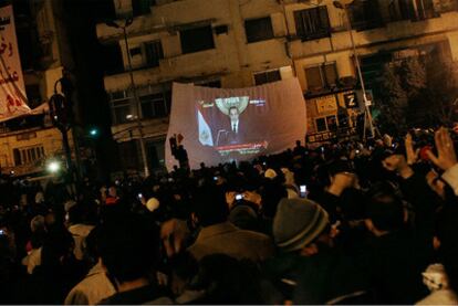 La plaza de la Liberación de El Cairo se ha paralizado ante el discurso en la televisión de Mubarak. Un discurso en el que tenían puestas sus expectativas en la marcha del presidente.