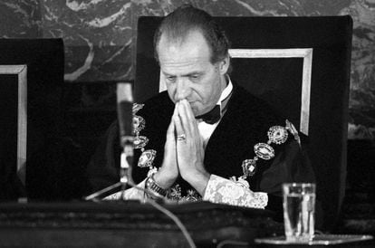 Juan Carlos I, con gesto pensativo en la ceremonia de apertura del año judicial, en 1990.