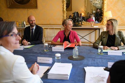 La primera ministra francesa, Élisabeth Borne, ha reconfigurado este lunes su equipo de gobierno