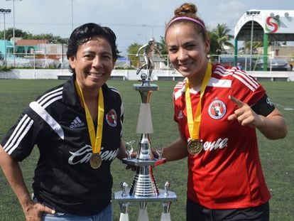 Ibarra junto con Karla Pérez, durante un torneo en 2015.