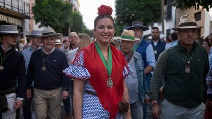 María de la O Carnerero antes de salir con la Hermandad del Rocío de Triana para hacer el camino hasta la aldea almonteña.