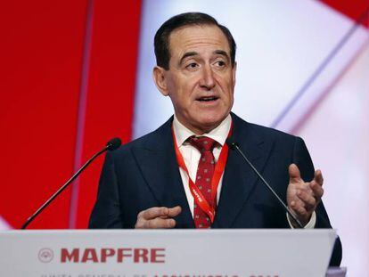 Antonio Huertas interviene durante la junta de accionistas de Mapfre