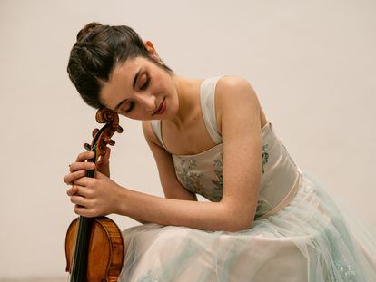 La violinista María Dueñas en una imagen promocional.