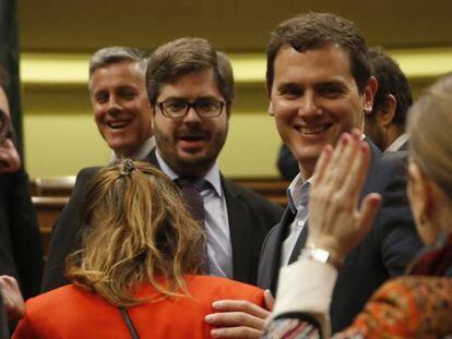 Fran Hervías, Albert Rivera y Marta Rivera, en el Congreso.