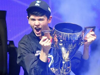 Bugha, el ganador del pasado mundial de Fortnite, celebra su victoria el pasado 28 de julio.  