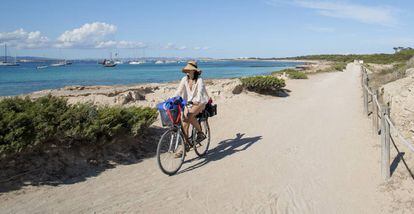 Paseo en bici en Formentera.